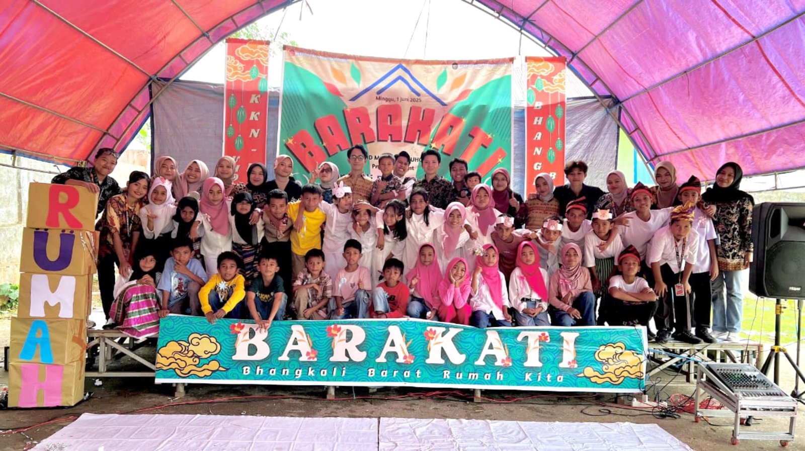 KKN UHO Kendari 2025 Hadirkan Panggung Ekspresi Anak Barakati di Bhangkali Barat, Muna KKN UHO Kendari 2025 Hadirkan Panggung Ekspresi Anak Barakati di Bhangkali Barat, Muna