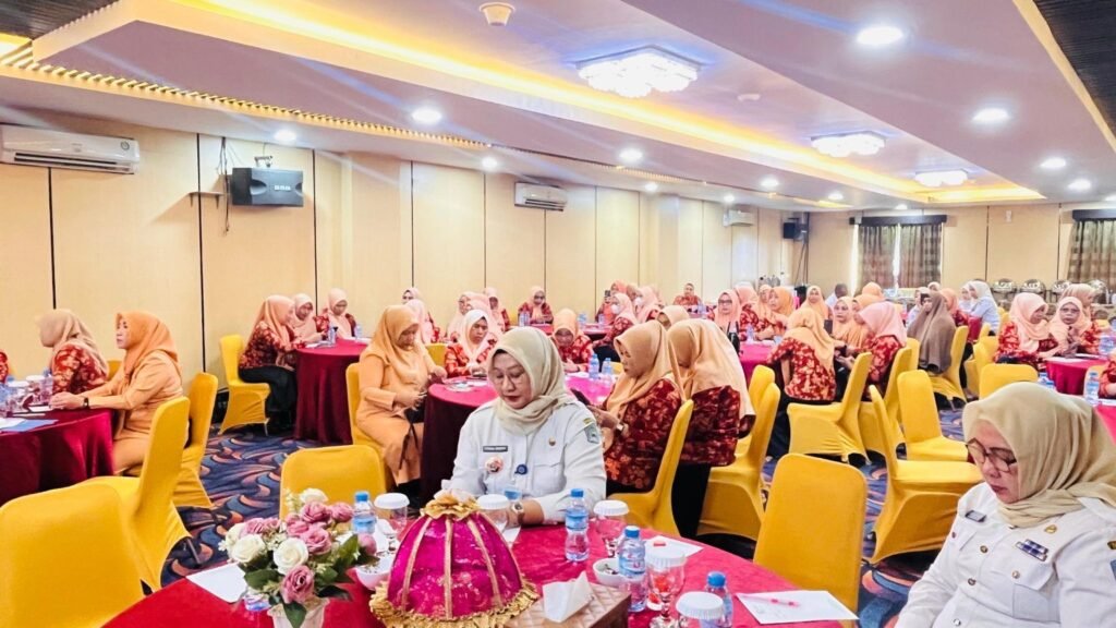 Suasana pelatihan pengelolaan sumber pangan lokal oleh DWP Kendari di salah satu hotel di Kendari.