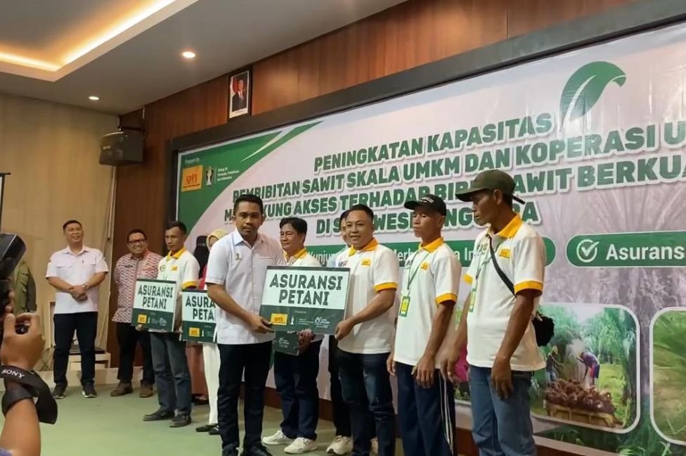 HIPMI Sultra Gandeng SPKS dan Jasindo, Petani Sawit Dapat Asuransi Gratis Setahun HIPMI Sultra Gandeng SPKS dan Jasindo, Petani Sawit Dapat Asuransi Gratis Setahun