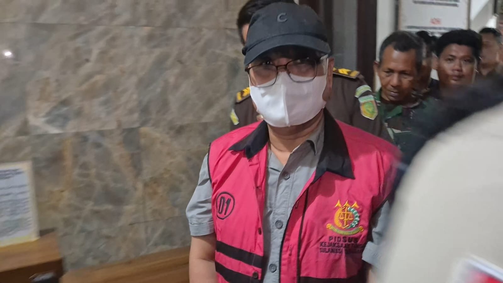 Bos PT KMR Ditangkap, Terbukti Korupsi dan Kendalikan Jalur Sandar Ilegal di KUPP Kolaka Bos PT KMR Ditangkap, Terbukti Korupsi dan Kendalikan Jalur Sandar Ilegal di KUPP Kolaka