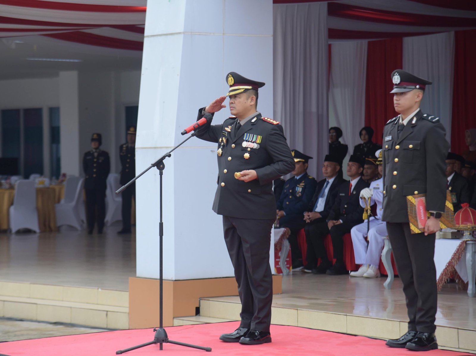 Hari Bhayangkara ke-79: Kapolresta Kendari Ajak Polisi Lebih Dekat dengan Masyarakat Hari Bhayangkara ke-79: Kapolresta Kendari Ajak Polisi Lebih Dekat dengan Masyarakat