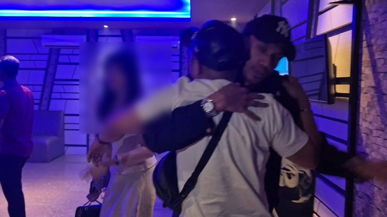 Istri di Kendari yang Digerebek Dalam THM Karaoke Bantah Tuduhan Selingkuh Istri di Kendari yang Digerebek Dalam THM Karaoke Bantah Tuduhan Selingkuh