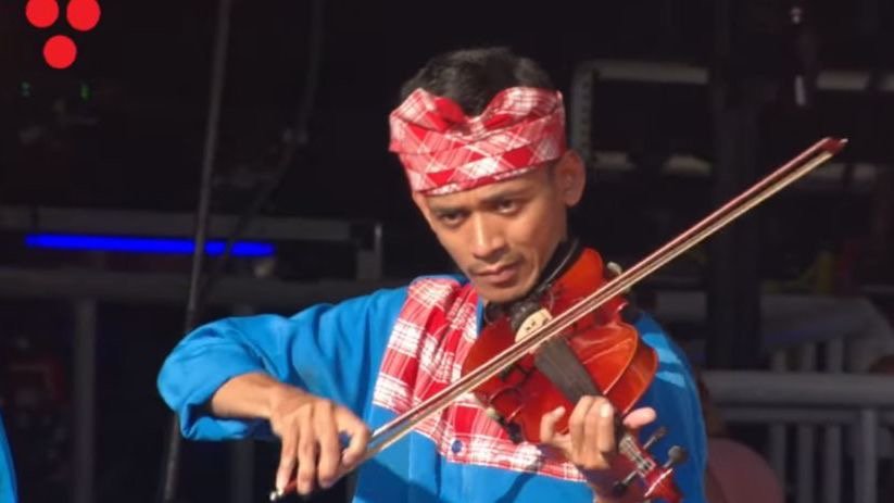 Adik Raim Laode, Yusril Mahendra asal Wakatobi Lantunkan Syair Kabanti di Istana Merdeka Adik Raim Laode, Yusril Mahendra asal Wakatobi Lantunkan Syair Kabanti di Istana Merdeka