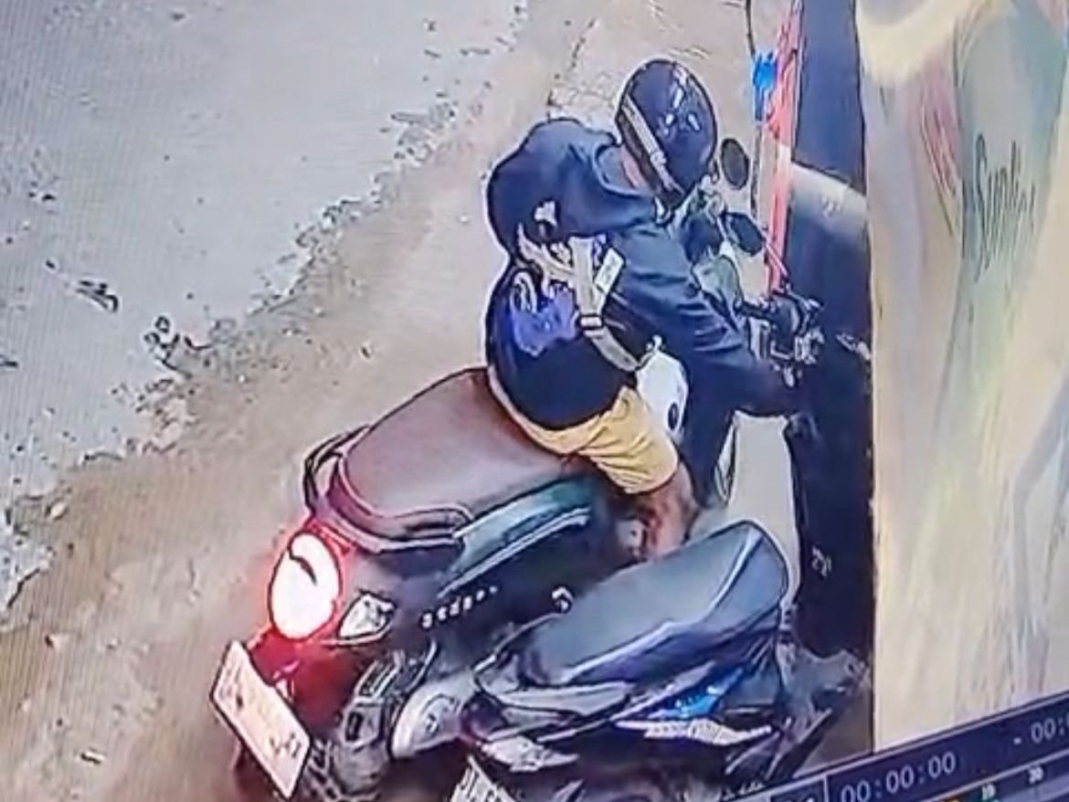 Handphone Ditinggal di Dashboard Motor saat Beli Makan, Warga Konsel Jadi Korban Pencurian Handphone Ditinggal di Dashboard Motor saat Beli Makan, Warga Konsel Jadi Korban Pencurian