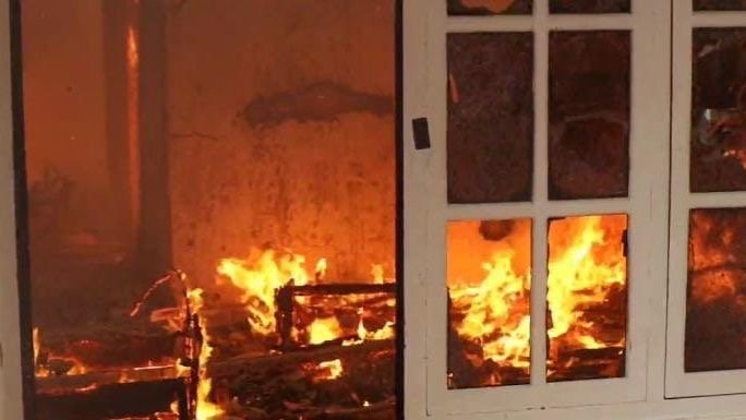 3 Rumah di Wakatobi Hangus Terbakar, Kerugian Capai Rp700 Juta 3 Rumah di Wakatobi Hangus Terbakar, Kerugian Capai Rp700 Juta