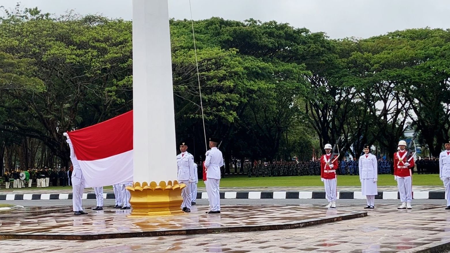 Detik-Detik Upacara HUT ke-80 RI di Kantor Gubernur Sultra Berlangsung Khidmat Detik-Detik Upacara HUT ke-80 RI di Kantor Gubernur Sultra Berlangsung Khidmat