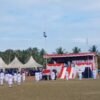 Aksi Heroik Pria di Kolut Panjat Tiang Bendera karena Tali Tersangkut saat HUT ke-80 RI