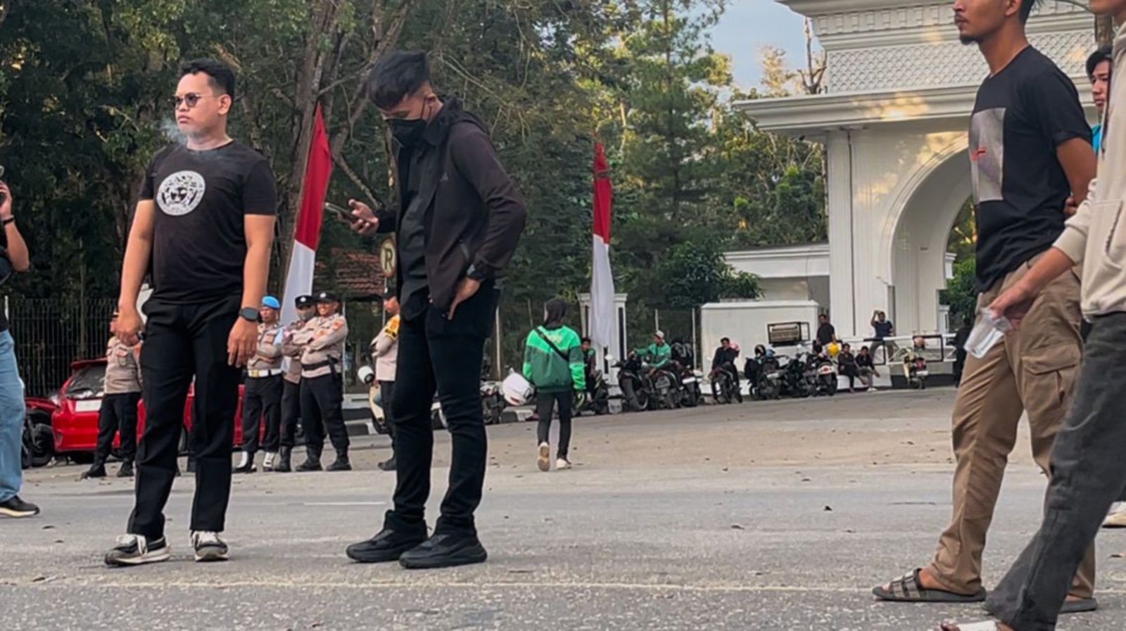 Mahasiswa Demo di Mapolda Sultra Buntut Ojol Tewas Dilindas Rantis, Driver di Kendari Tak Ikut Mahasiswa Demo di Mapolda Sultra Buntut Ojol Tewas Dilindas Rantis, Driver di Kendari Tak Ikut