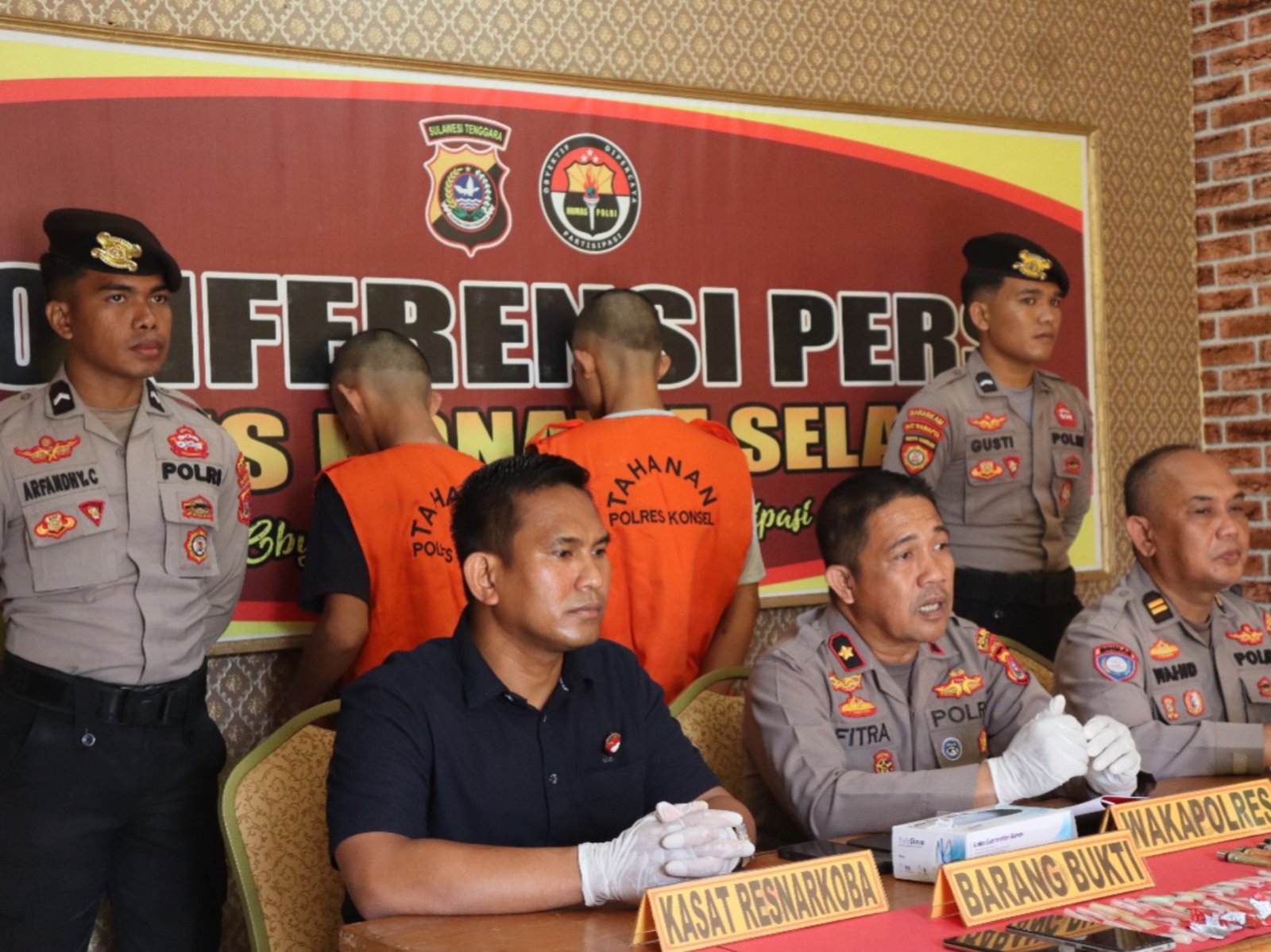 Polres Konsel Bekuk 2 Remaja Pengedar Narkotika di Laeya, 115 Saset Sabu-Sabu Disita Polres Konsel Bekuk 2 Remaja Pengedar Narkotika di Laeya, 115 Saset Sabu-Sabu Disita