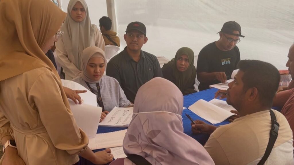 Prosesi akad massal 40 unit rumah subsidi Perumahan Kota Praja Kendari di Kelurahan Padaleu, Kecamatan Kambu, Kota Kendari.