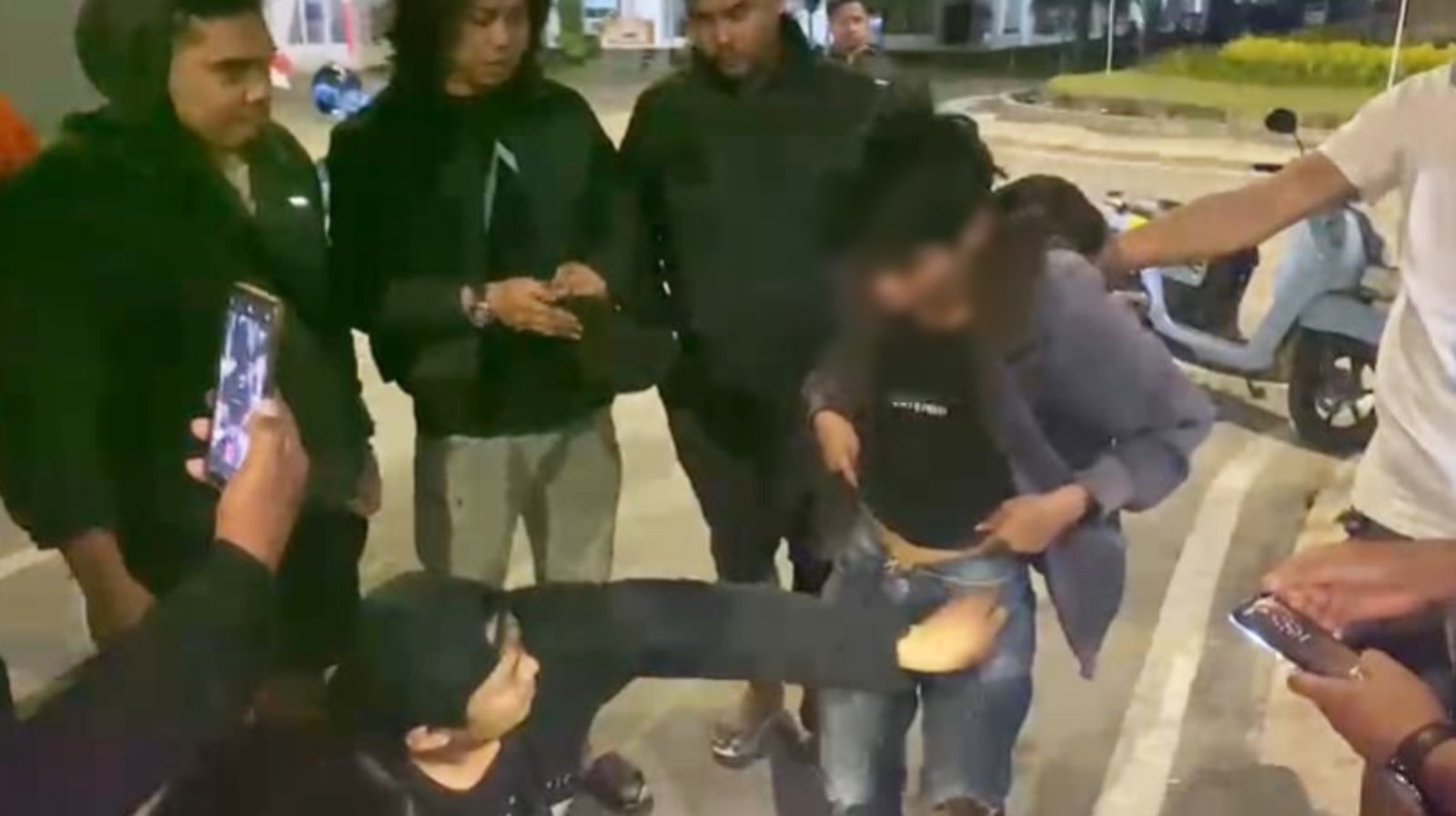 Pemuda 19 Tahun Ditangkap saat Curi Helm di Citraland Kendari, Ditemukan Sabu-Sabu Pemuda 19 Tahun Ditangkap saat Curi Helm di Citraland Kendari, Ditemukan Sabu-Sabu