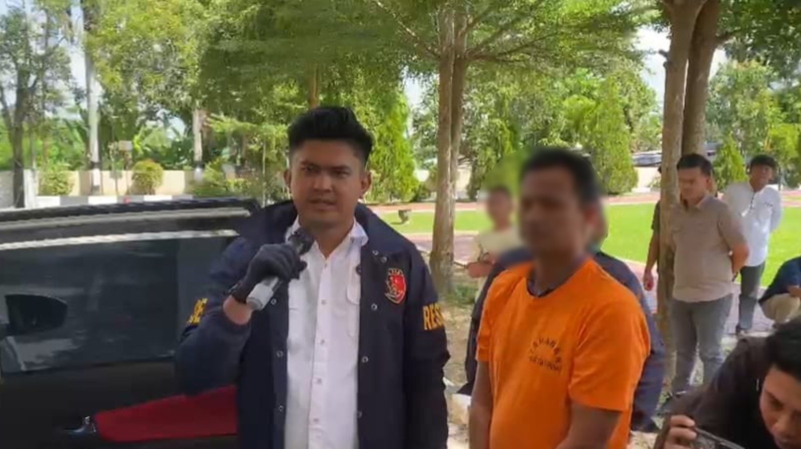 Polresta Kendari Tangkap Penjual BBM Subsidi Ilegal Polresta Kendari Tangkap Penjual BBM Subsidi Ilegal