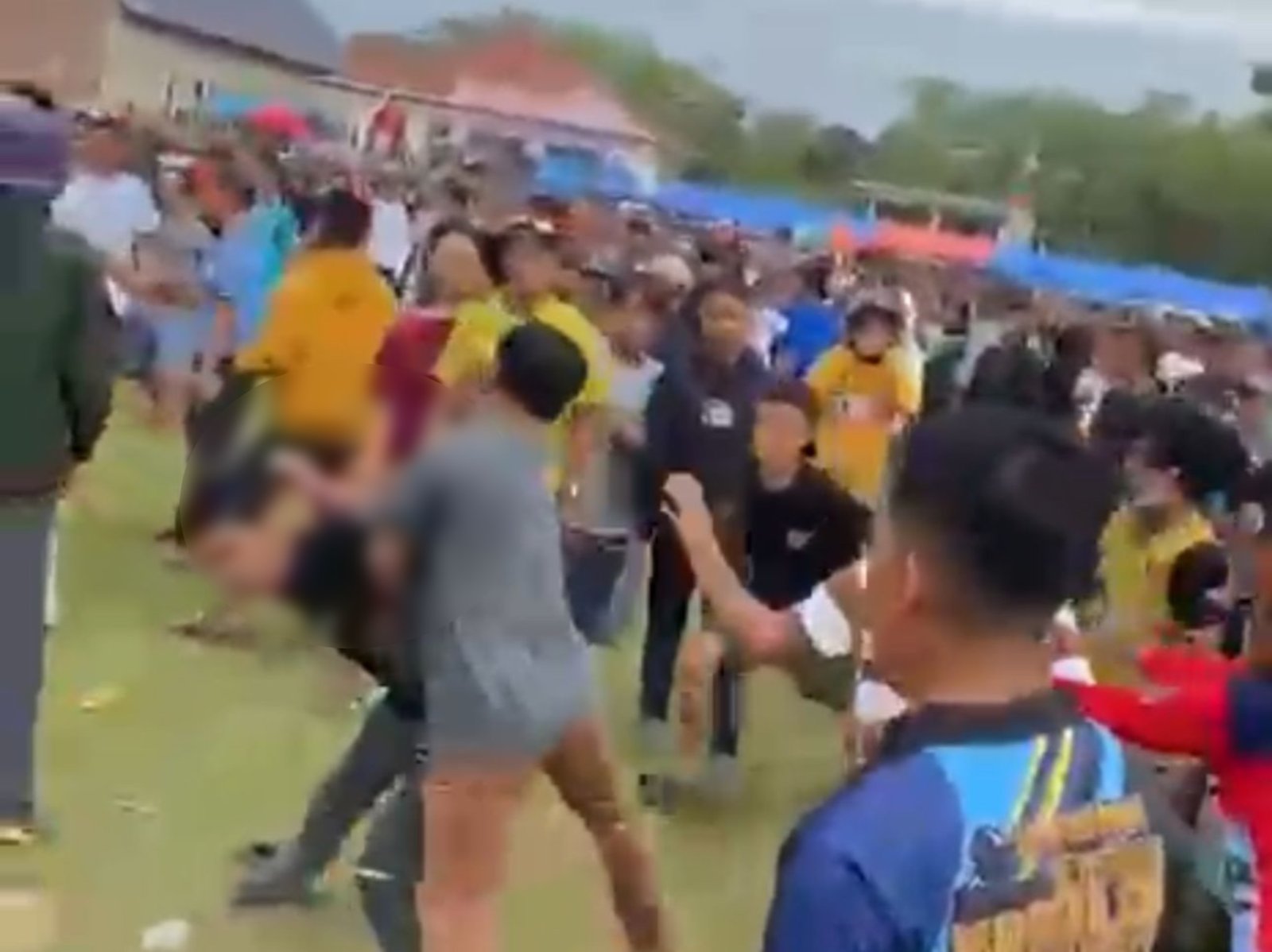 Pertandingan Sepak Bola Antar-desa Ricuh di Konsel Pertandingan Sepak Bola Antar-desa Ricuh di Konsel