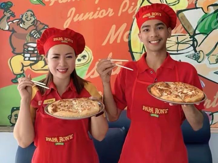 Lomba Unik di Kendari, Makan Pizza dengan Sumpit Berhadiah Voucher Total Jutaan Rupiah Lomba Unik di Kendari, Makan Pizza dengan Sumpit Berhadiah Voucher Total Jutaan Rupiah