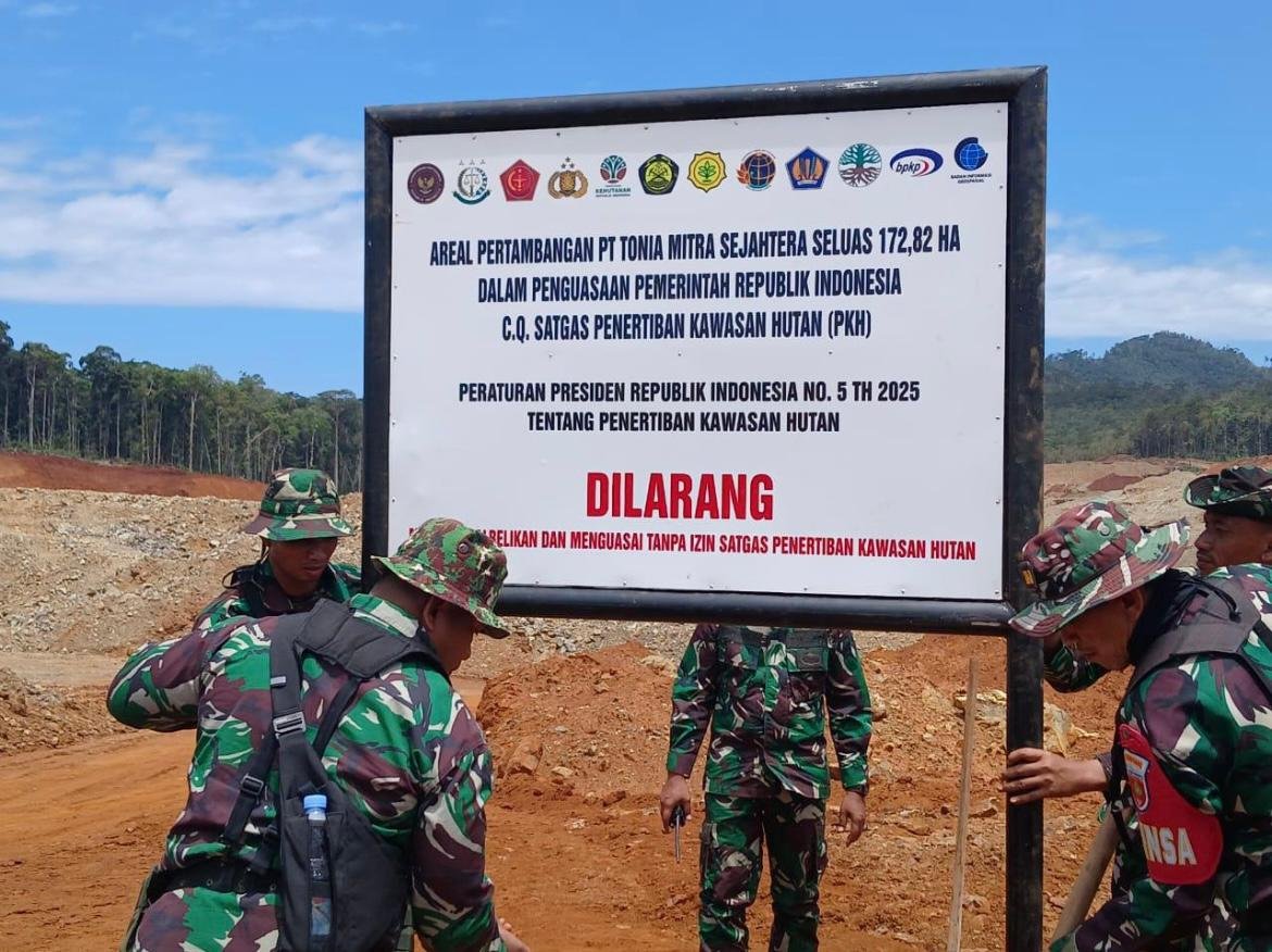 Satgas Penertiban Kawasan Hutan Segel Lahan PT TMS di Bombana Satgas Penertiban Kawasan Hutan Segel Lahan PT TMS di Bombana