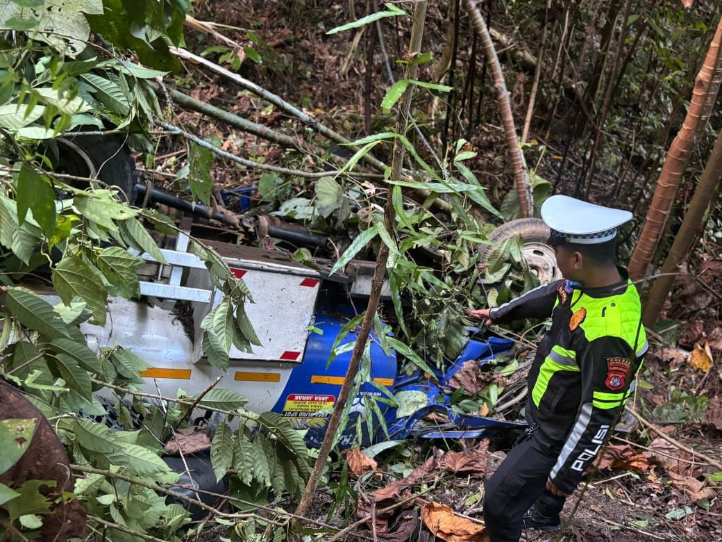 Kronologi Truk Tangki BBM Terguling ke Jurang Kolut, Gagal Menanjak Kronologi Truk Tangki BBM Terguling ke Jurang Kolut, Gagal Menanjak