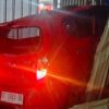 Diduga Dikejar Warga, Pengemudi Mobil di Kendari Melaju dengan Kecepatan Tinggi hingga Tabrak Kios