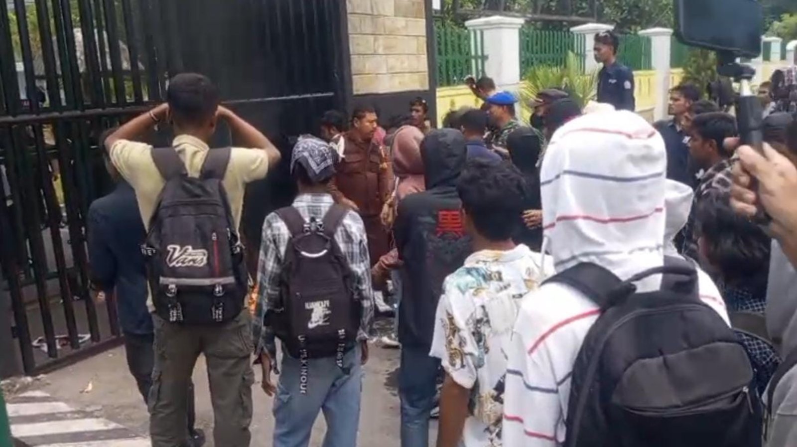 Bupati Kolut Dilaporkan ke Kejati Sultra, Diduga Korupsi Proyek Bandara Bupati Kolut Dilaporkan ke Kejati Sultra, Diduga Korupsi Proyek Bandara