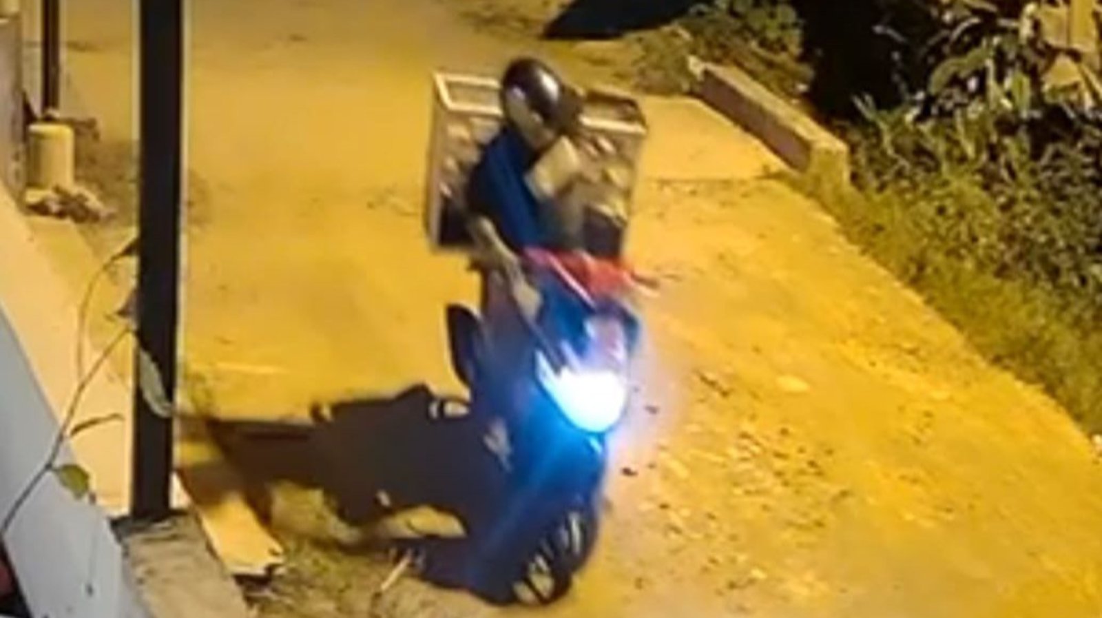 Etalase Rokok Warga di Anduonohu Kendari Digondol Maling, Aksi Pelaku Terekam CCTV Etalase Rokok Warga di Anduonohu Kendari Digondol Maling, Aksi Pelaku Terekam CCTV