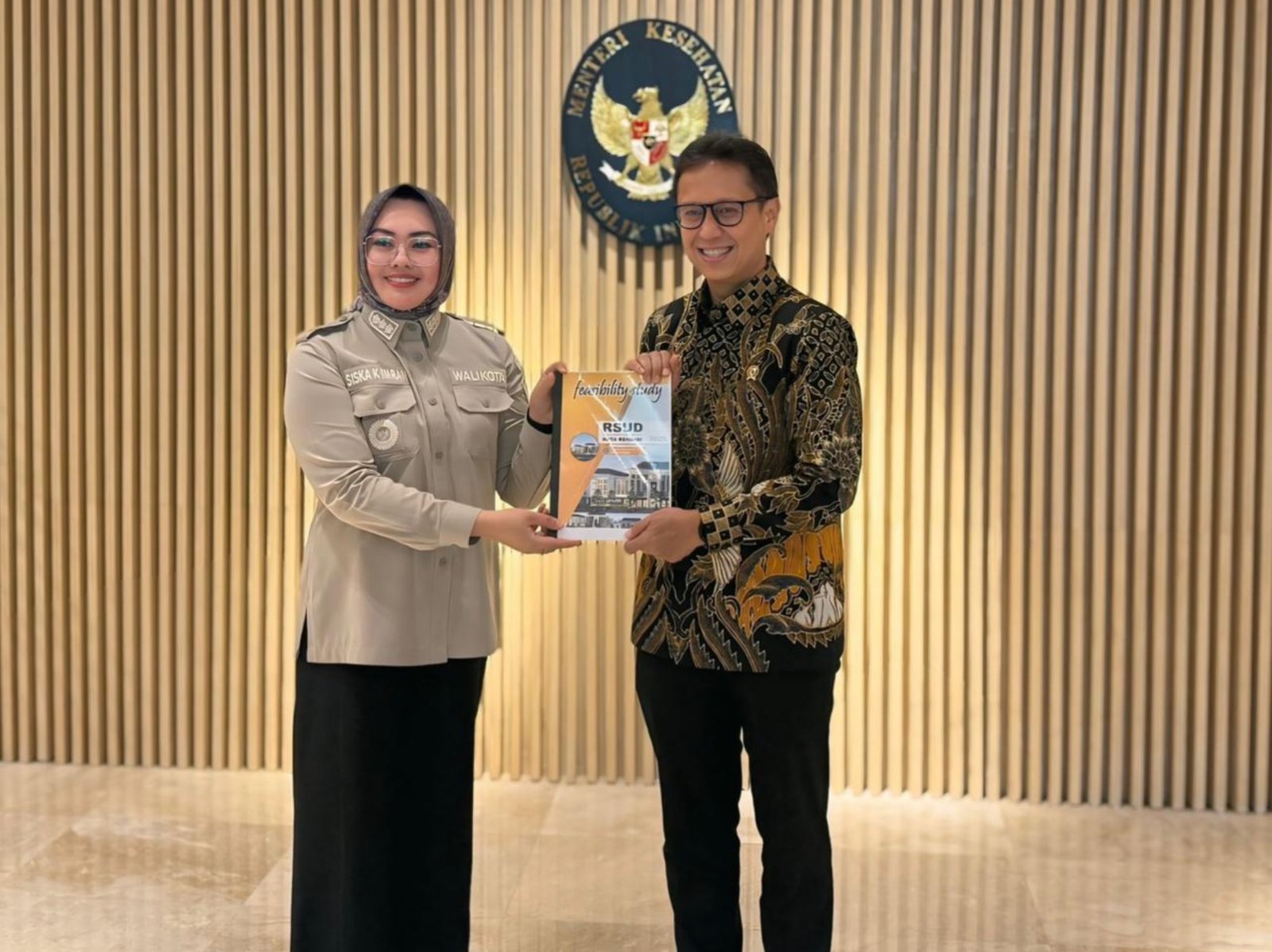 Misi Siska Karina Imran untuk Kendari Sehat, Temui Menkes Perjuangkan Sarpras Kesehatan Misi Siska Karina Imran untuk Kendari Sehat, Temui Menkes Perjuangkan Sarpras Kesehatan