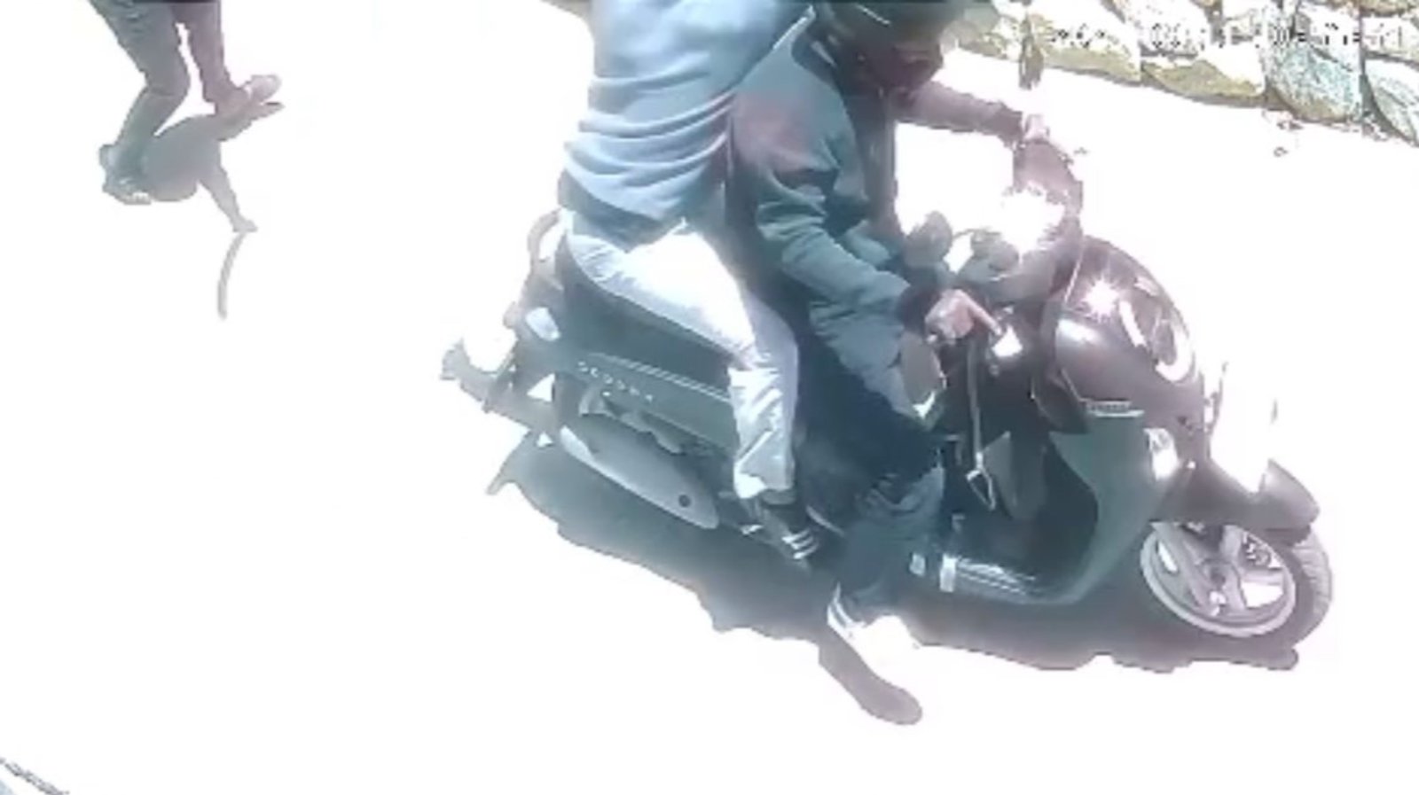 2 Maling Kendari Gagal Beraksi di Perumahan Usai Kepergok Warga 2 Maling Kendari Gagal Beraksi di Perumahan Usai Kepergok Warga