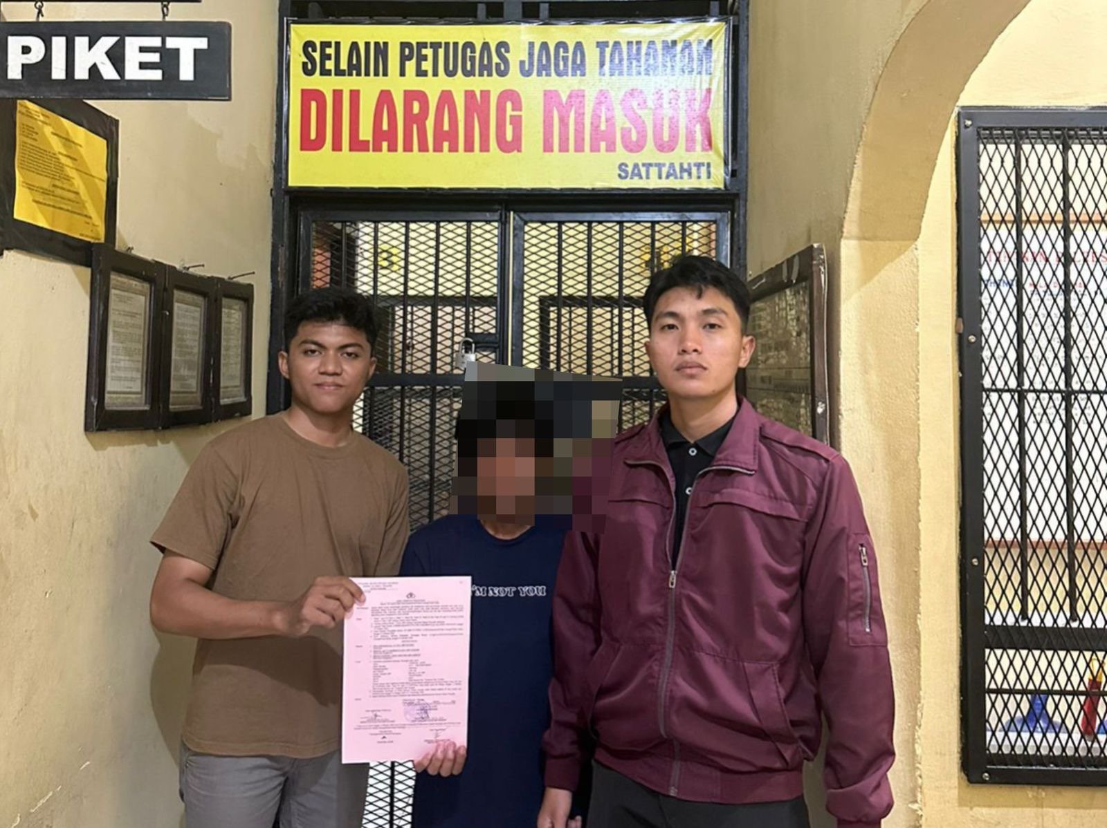 Pria di Konawe Tebas 2 Rekannya saat Pesta Miras, Langsung Serahkan Diri ke Polisi Pria di Konawe Tebas 2 Rekannya saat Pesta Miras, Langsung Serahkan Diri ke Polisi