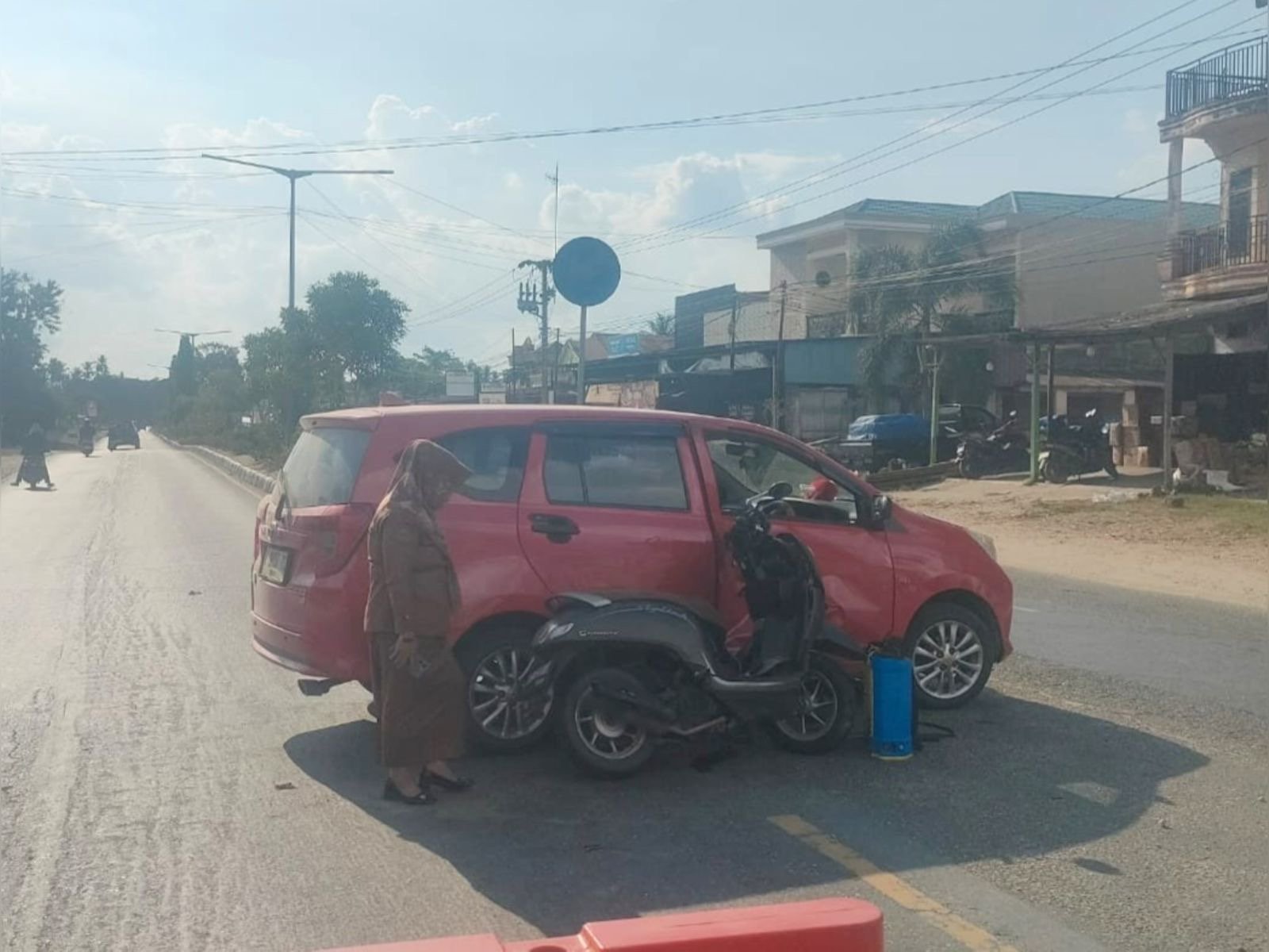 Pemotor Tabrakan dengan Mobil yang Hendak Putar Balik di Konawe, 1 Orang Patah Tulang Paha Pemotor Tabrakan dengan Mobil yang Hendak Putar Balik di Konawe, 1 Orang Patah Tulang Paha