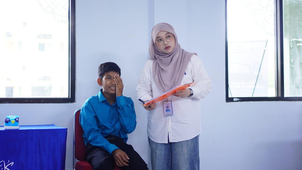 Ratusan Warga Ikut Khitanan dan Pemeriksaan Mata Gratis di Kampus 6 Konsel Ratusan Warga Ikut Khitanan dan Pemeriksaan Mata Gratis di Kampus 6 Konsel