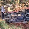 Mobil Xenia Tabrak Pagar Rumah Warga di Kolaka, Diduga Sopir Mengantuk