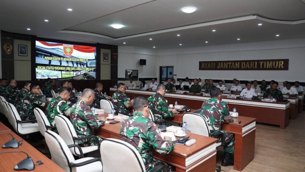 Rapat pemaparan rencana TMMD Kolaka Timur di Markas Kodam Hasanuddin, Makassar, Sulawesi Selatan (Sulsel).