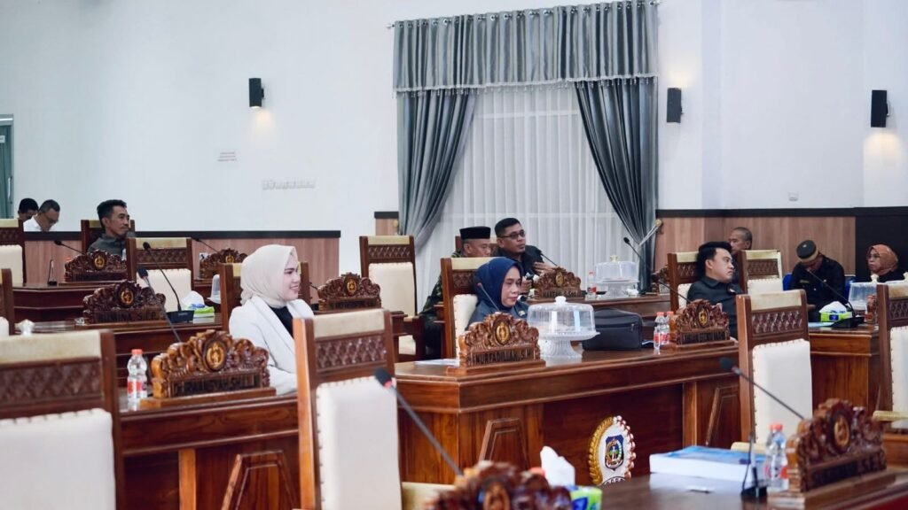 Rapat paripurna penyerahan RPJMD Tahun 2025 di Gedung DPRD Koltim.