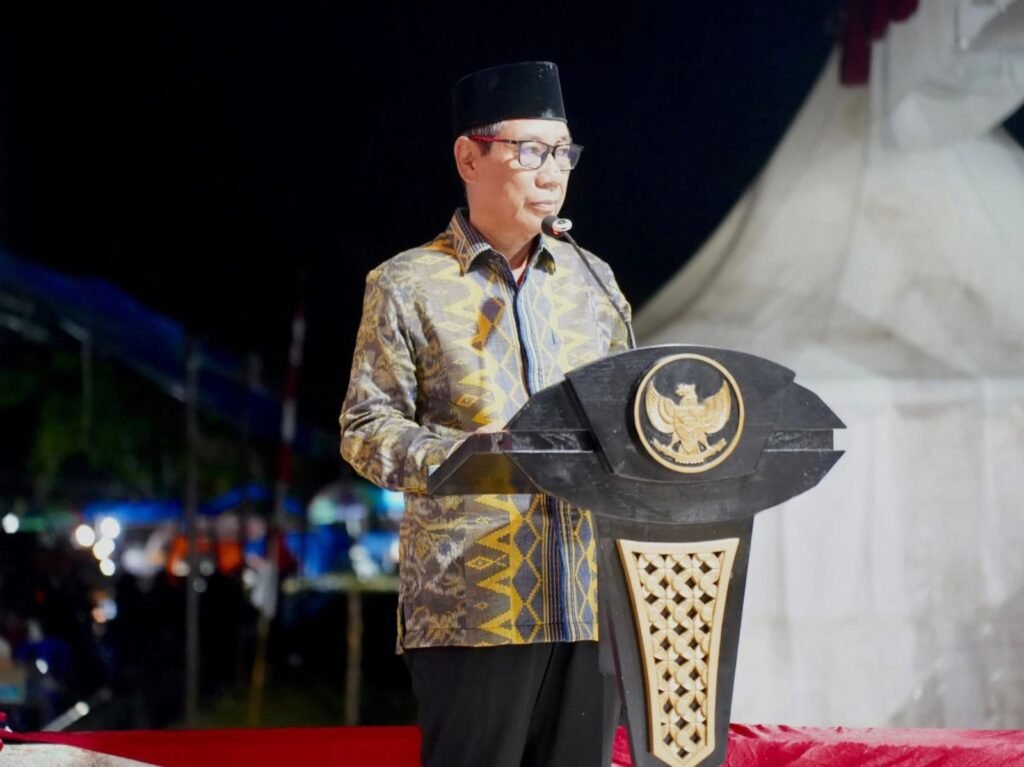 Plt. Bupati Koltim, Yosep Sahaka saat mengiktui malam ramah tamah dalam rangka memperingati HUT ke-80 RI di Kabupaten Kolaka Timur.