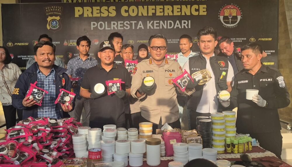 Pemkot dan Polresta Kendari Bongkar Peredaran Kosmetik Ilegal, Kerugian Negara Capai Rp3 Miliar Pemkot dan Polresta Kendari Bongkar Peredaran Kosmetik Ilegal, Kerugian Negara Capai Rp3 Miliar