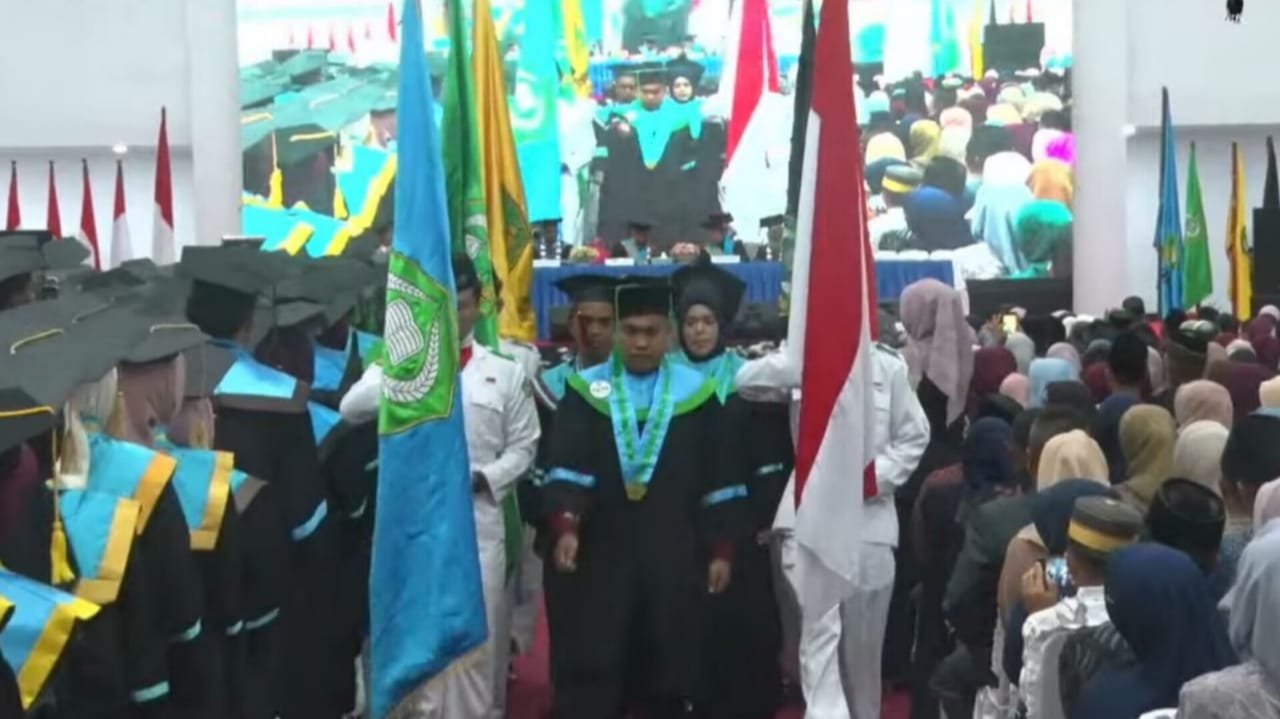 IAIN Kendari Wisuda 1.206 Lulusan dan Kukuhkan Guru Besar ke-14 IAIN Kendari Wisuda 1.206 Lulusan dan Kukuhkan Guru Besar ke-14