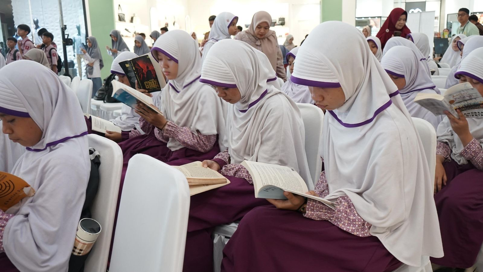 Momentum Bulan Bahasa 2025, BBP Sultra Luncurkan 33 Buku Cerita Anak Dwibahasa Momentum Bulan Bahasa 2025, BBP Sultra Luncurkan 33 Buku Cerita Anak Dwibahasa