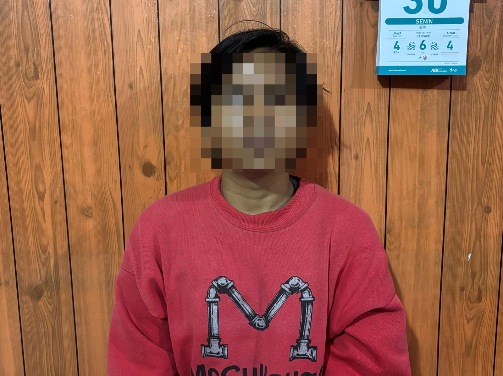 Karyawan di Kendari Ditangkap Polisi Usai Curi Uang dan Barang Swalayan Karyawan di Kendari Ditangkap Polisi Usai Curi Uang dan Barang Swalayan