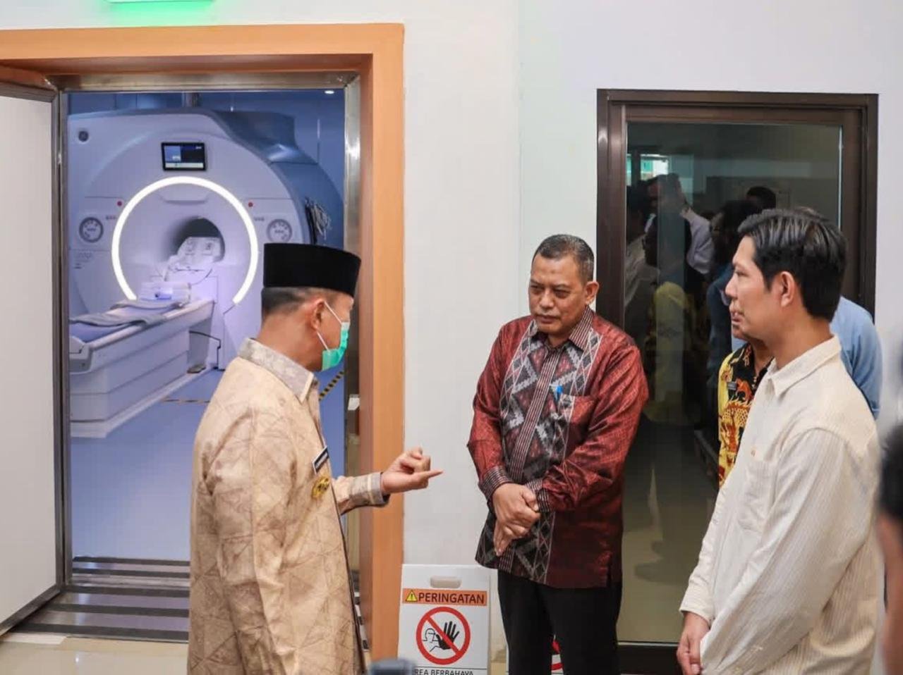 RSUD Bahteramas Kini Miliki Fasilitas MRI, Gubernur Sultra: Tak Perlu Lagi ke Luar Daerah RSUD Bahteramas Kini Miliki Fasilitas MRI, Gubernur Sultra: Tak Perlu Lagi ke Luar Daerah