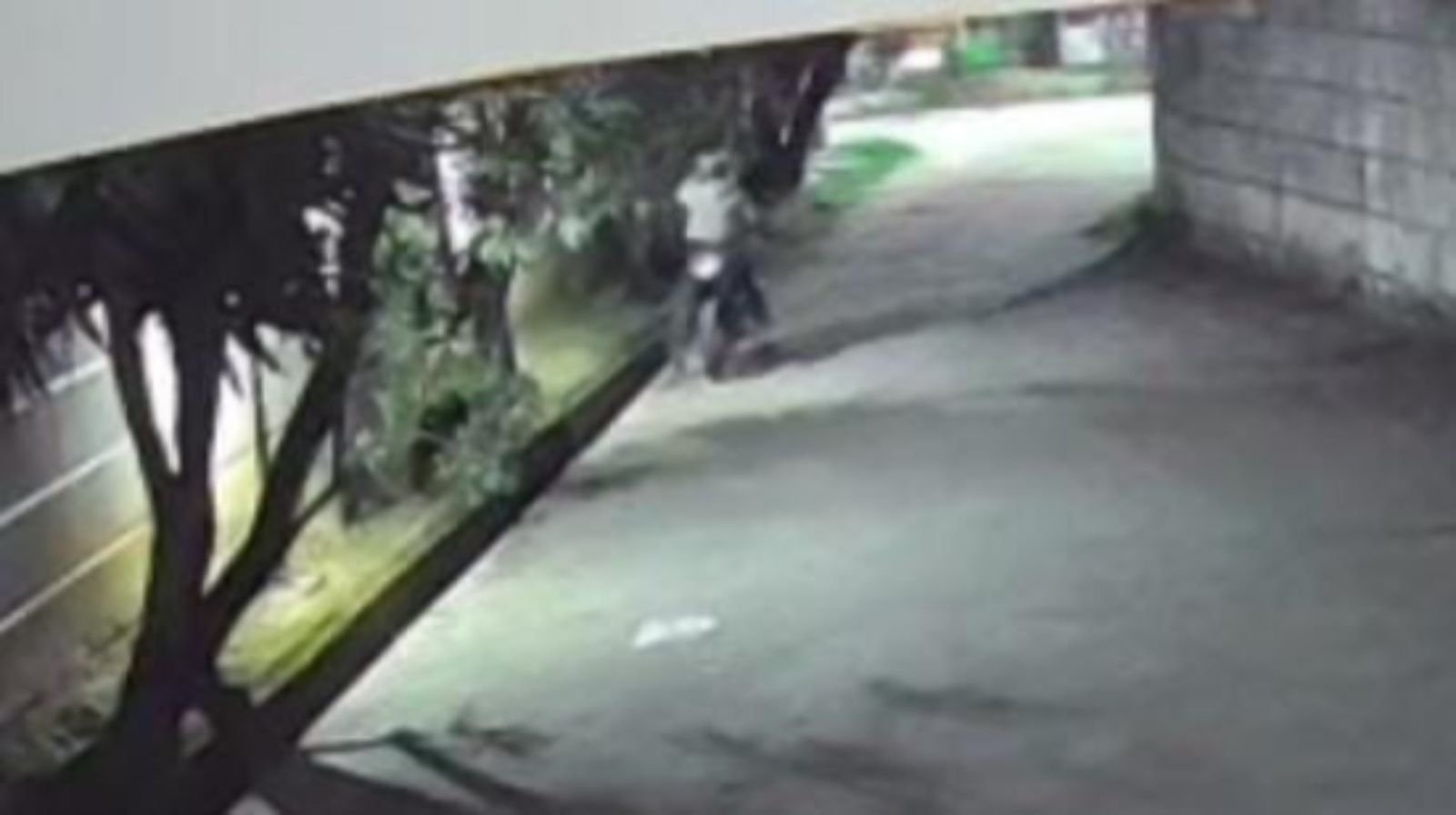 Motor Pria asal Konut Dicuri di Penginapan Kendari, Pelaku Terekam CCTV Motor Pria asal Konut Dicuri di Penginapan Kendari, Pelaku Terekam CCTV