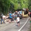 Truk Angkut Susu Terbalik di Perbatasan Kolaka – Kolut, Sopir Alami Luka Ringan