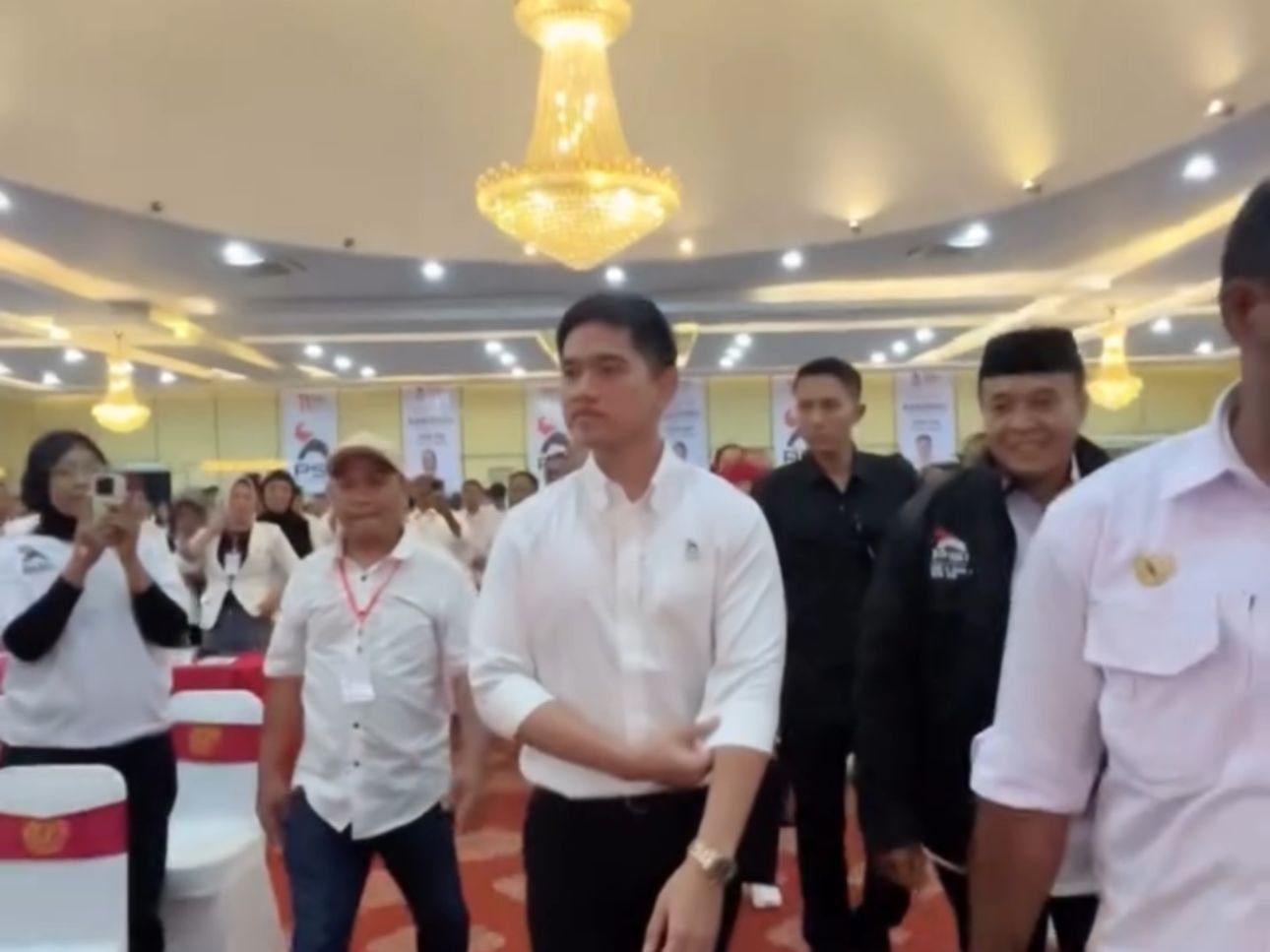 Kaesang Buka Kartu saat Rakorwil di Kendari, Sejumlah Tokoh Ternama Sultra Bakal Gabung PSI Kaesang Buka Kartu saat Rakorwil di Kendari, Sejumlah Tokoh Ternama Sultra Bakal Gabung PSI