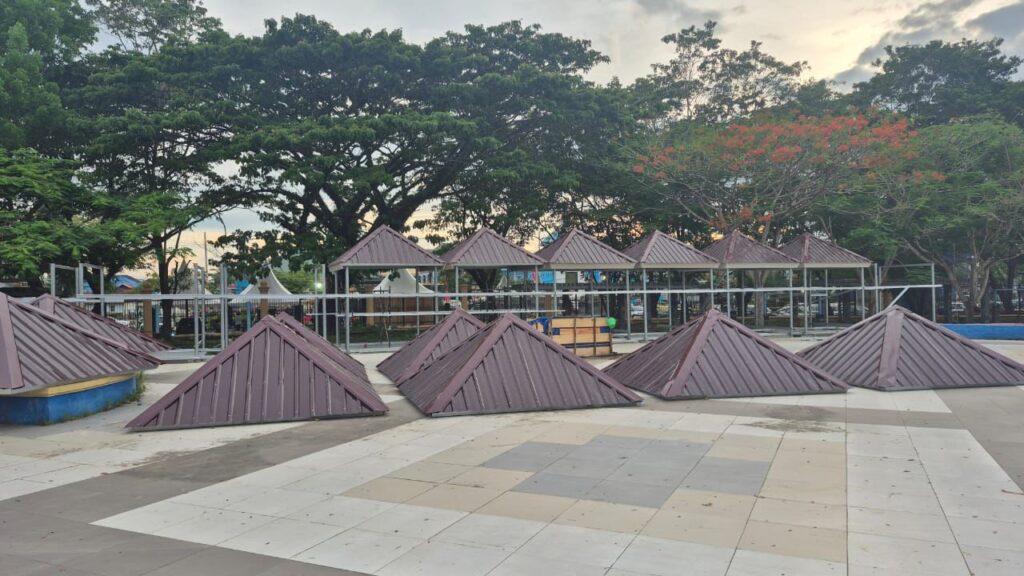 Penampakan lapak UMKM di area dalam kawasan Eks MTQ Kendari yang dibangun semi permanen dengan anggaran Rp1,1 miliar.