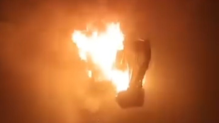 Ekskavator Bongkar Muatan Batu Bara PT OSS Terbakar dalam Kapal di Konawe Ekskavator Bongkar Muatan Batu Bara PT OSS Terbakar dalam Kapal di Konawe