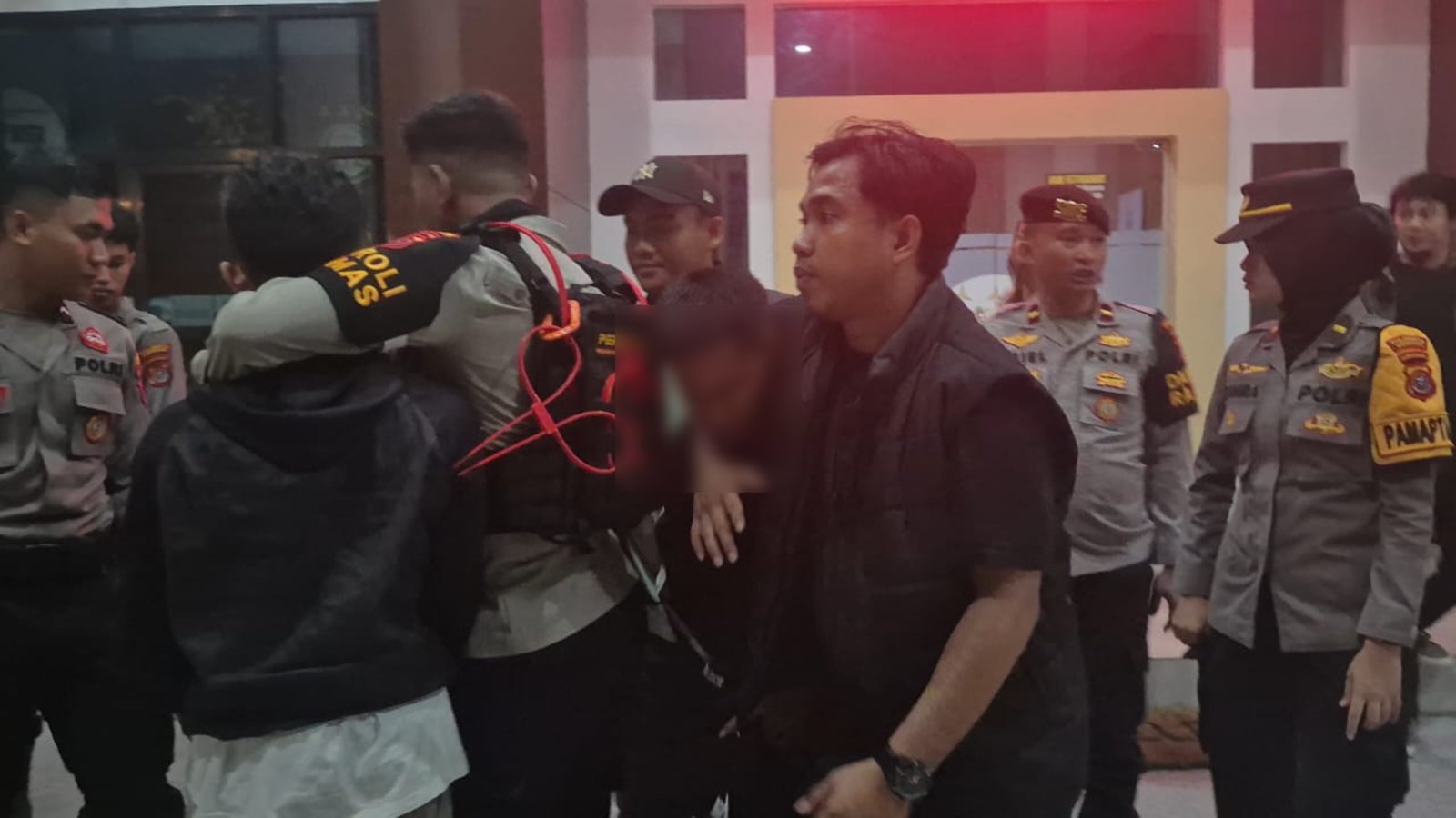 Sejumlah Juru Parkir Terlibat Keributan Usai Konser di Eks MTQ Kendari, Diduga Perkara Setoran Sejumlah Juru Parkir Terlibat Keributan Usai Konser di Eks MTQ Kendari, Diduga Perkara Setoran