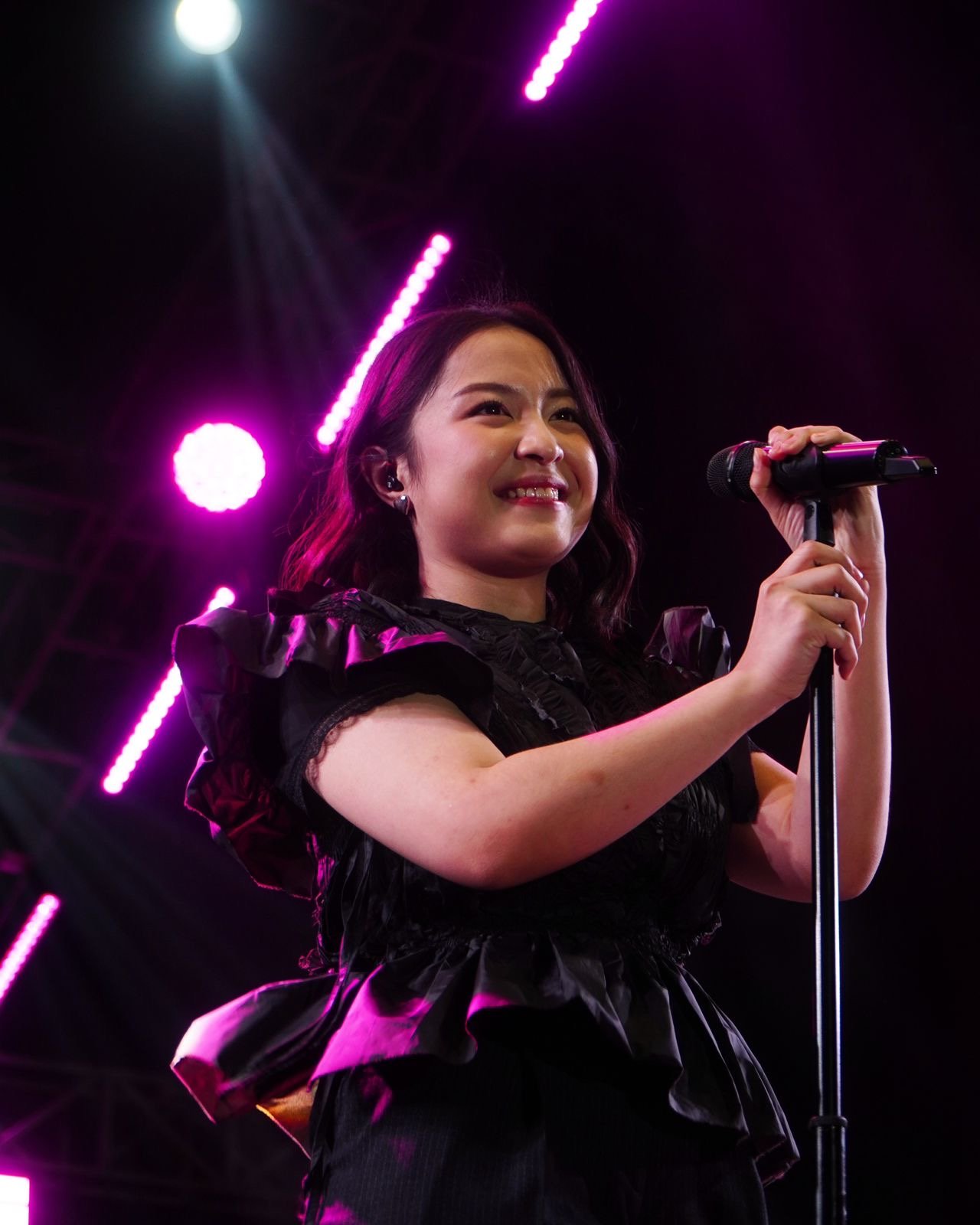 Lewat Lagunya, Bernadya Mampu Menggerakkan Emosi Warga Kendari Lewat Lagunya, Bernadya Mampu Menggerakkan Emosi Warga Kendari