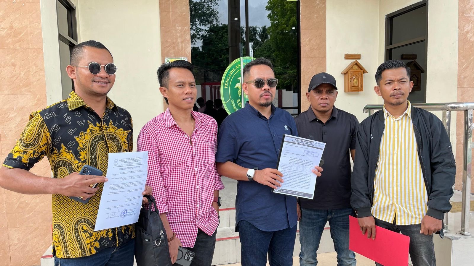 Kuasa Hukum Tapak Kuda Kendari Serahkan Kontra Memori Kasasi, Tegaskan Lahan Milik Warga Kuasa Hukum Tapak Kuda Kendari Serahkan Kontra Memori Kasasi, Tegaskan Lahan Milik Warga