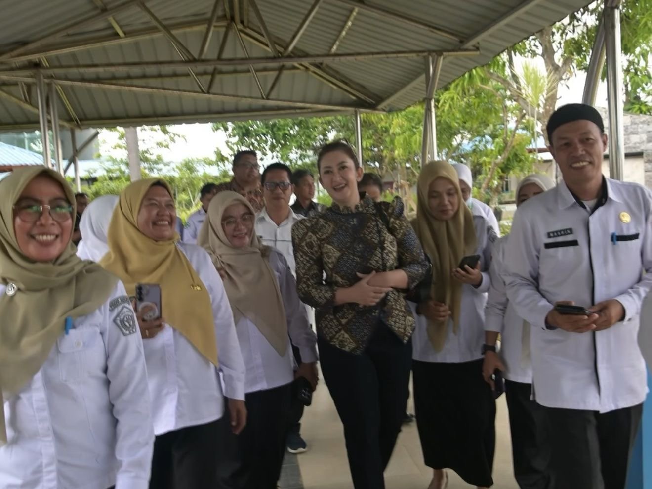Nafa Urbach Kunker ke RSUD Bahteramas Kendari, Jadi Pusat Perhatian Keluarga Pasien Nafa Urbach Kunker ke RSUD Bahteramas Kendari, Jadi Pusat Perhatian Keluarga Pasien
