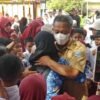 Isak Tangis Pecah saat Guru SD di Kendari Pamitan Sebelum Jalani Hukuman
