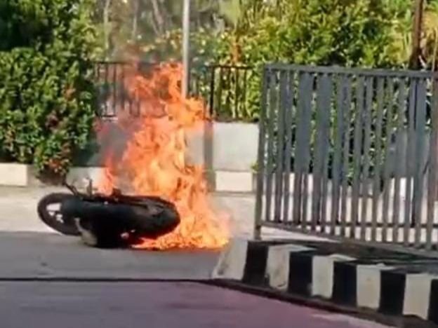 Kebakaran Motor di SPBU Landono Konsel, Tak Ada Korban Jiwa Kebakaran Motor di SPBU Landono Konsel, Tak Ada Korban Jiwa