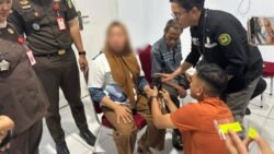 Pengawasan Berbasis Teknologi, Kejari Kolaka Gunakan Gelang Elektronik untuk Tahanan