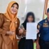 Orang Tua Pisah Sejak Kecil, Siswi SMPN Kendari Minta Tolong Damkarmat saat Terima Rapor